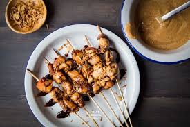 Sate Ayam Bumbu Kacang Satay With Peanut Sauce Learn How To Make Authentic Indonesian Sate Ayam Chicken Satay Served In 2020 Sate Ayam Peanut Sauce Chicken Satay