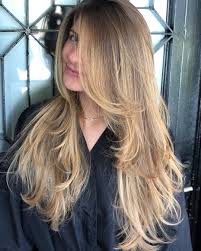 Near the face, you should have graded and smooth layers. 40 Trendy Hairstyles And Haircuts For Long Layered Hair To Rock In 2021