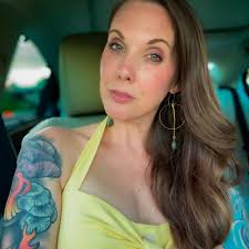 Do other cats have large nostrils and love nose rubs?