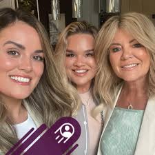 Sinead Kelly updated her cover photo.