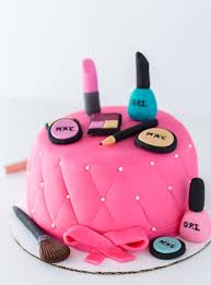 The most common makeup birthday cake material is paper. Makeup Cake A Classic Twist