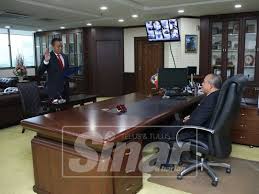 Datuk bandar shah alam baharu datuk haris kasim mengangkat sumpah jawatan itu di wisma majlis bandaraya shah alam (mbsa) pada rabu. Rashidi Timbalan Datuk Bandar Shah Alam Baharu