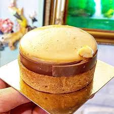 Kara Damia By Kevinlacotepatissier At Klpatisserieparis Caramel Mousse Chocolat Au Lait Coco Macadamia Et Pate Sablee Sucree Desserts Food Tart