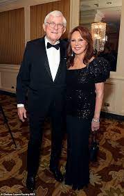 — marlo thomas (@marlothomas) june 24, 2019. Marlo Thomas 81 Of That Girl And Former Talk Show Host Phil Donahue 83 Make Rare Appearance Daily Mail Online