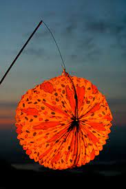 The number of visitors to the official festival site is limited. Datei Lampion Am 1 August Auf Der Klewenalp Jpg Wikipedia