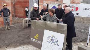 The city had a population of 136,105 according to the 2006 census. Les Logements En Construction Rue Fafet A Amiens Confirment Le Renouveau Du Quartier