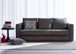 Arredi divani divani 2 posti kave home divano safira 2 posti grigio chiaro 160 cm questo divano da 2 posti è un riadattamento di un design ispirato agli anni '70. Divano Letto Robinson Berto Salotti Moderno In Pelle In Tessuto