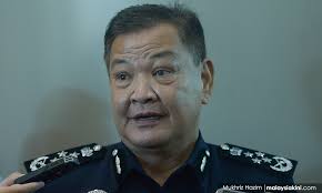 Laman facebook polis daerah sungai buloh menaikkan dua gambar meja berhabuk membuktikan premis jud1 telah lama tidak beroperasi dan ditinggalkan. Malaysiakini Igp Tiada Pegawai Anggota Polis Di Sg Buloh Terlibat Rasuah Judi