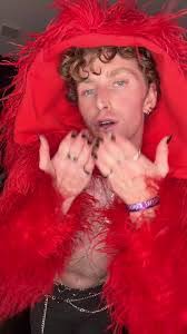 Justin Herr's Instagram, Twitter & Facebook