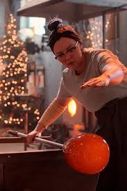 Blown Away: Christmas brings all-stars back to the hot shop for holiday  challenges – reality blurred