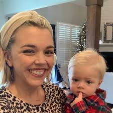 Caitlin Dunn (@CaitLindstrom)