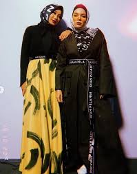 Dian pelangi merupakan salah satu fashion influencer dan perancang busana muslim yang terkenal. Gamis Dian Pelangi Gambar Islami