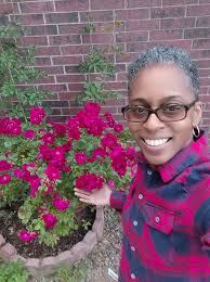 Happy Friday!!! Smell the roses of today 💛