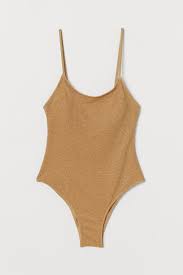 A glisser dans sa valise de vacances… pour mettre votre silhouette en valeur à la plage comme à la piscine, nous vous proposons une collection de maillots de bain femme qui mise sur le. Maillot De Bain Dore Scintillant Femme H M Fr