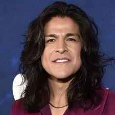 Dani Rojas (played by Cristo Fernández) outfits