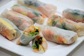 Vietnamesische Fruhlingsrollen Obst Sushi Und Kekse