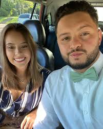 Hoje é uma data muito especial, completamos 1 ano de namoro, um ano de uma  história que está só no começo. Você é um presente de Deus na minha vida e  quero