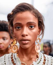 Easy Strobing Tips That'll Give You Beautiful, Glowy Skin