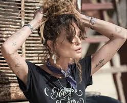 Page 10 En Begenilen Orgulu Topuz Modellerimarie Claire Turkiye Marie Claire Stil Sac