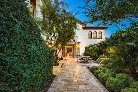 Die zweistöckige villa liegt unmittelbar. Sylvester Stallone Sells Villa Set In An Exclusive Golf Community Full Of Celebrity Neighbors