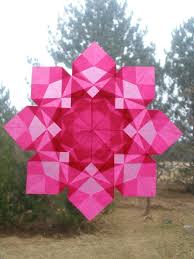 Weihnachtsdeko Fur Fenster Bunte Sterne Aus Transparentpapier Basteln Weihnachtsstern Basteln Papiersterne Basteln Und Basteln