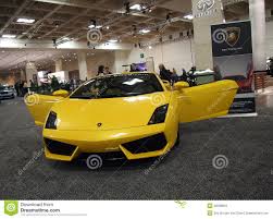 Visit us for sales, financing, service & parts! Gelbes Lamborghini Auto Mit Turen Offnen Sich Redaktionelles Stockbild Bild Von Antreiben Lamborghini 22208819