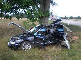 La collision a fait un mort et neuf blessés. Freaky Accident With Audi A8 Cut In Half Carscoops
