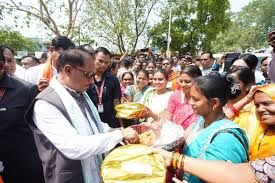 CMO Chhattisgarh | जन-जन की बात, जनता के साथ पीपल के पेड़ के नीचे लगी सुशासन  की चौपाल, जहां मुख्यमंत्री श्री विष्णुदेव साय ने ग्रामीणों से किया सीधा ...