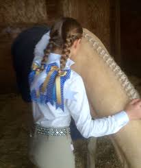 Pony Show Preparation Neat Braids On Pony And Rider Pretty Hair Bows Too Www Bowdangleshorseshowbows Com Girls Bows Hair Bows Beautiful Braids