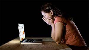 Factores socio-cognitivos y emocionales en la agresión del ciberacoso