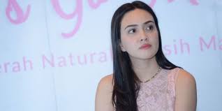 Ia pernah berakting dalam sinetron inayah serta film apa artinya cinta? Shandy Aulia Jawab Pertanyaan Netizen Soal Kehamilan Isu Pindah Agama Kapanlagi Com