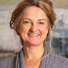 Alicia Snow's Instagram, Twitter & Facebook