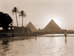 The Nile Floods Near The Pyramids Circa 1930 S Pyramids Egypt Egypt History Ancient Egypt