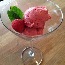 Erdbeer Eis Aus Dem Thermomix Von Vorwerk Einfach Kostlich Thermomix Eis Rezept Lebensmittel Essen
