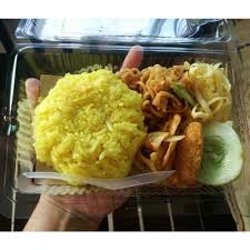 Merupakan kue ulang tahun yang paling digemari oleh penggemar cokelat. Jual Nasi Kuning Halal Paket Reguler Enak Ultah Anak Sarapan Jakarta Selatan Tokonyamono Tokopedia