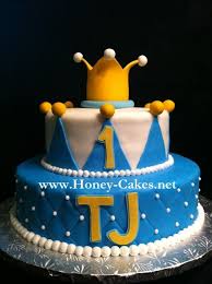 1 Year Old Boy 1st Birthday Cake For Baby Boy Prince Baby Boy Prince First Birthday Cake First Birthday Cakes Baby Boy Birthday Cake Birthday Cake