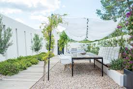 Une Maison Blanche D Architecte Dans Le Sud Planete Deco A Homes World Idees De Patio Maison Maison Dessin