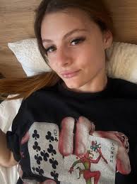 men, be honest! do you still like girls like me?🥺