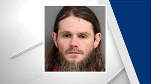 'He begged me to let him go,' man says of helping apprehend escaping  prisoner