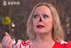 她多年拍摄患病母亲被时代评为年度摄影师_无忧资讯