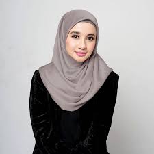 Seperti artis pada umumnya, laudya chintya bella juga memiliki style hijab yang memesona. Soal Rumah Tangga Laudya Cynthia Bella Disarankan Perbarui Janji Pernikahan Showbiz Liputan6 Com