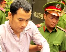 Người đàn ông Thái Lan giấu 2,4 kg ma túy trong đế giày