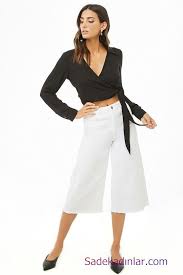Siyah Gomlek Kombinleri Bayan Beyaz Bol Paca Capri Pantolon Beyaz Uzun Kol Kruvaze Yaka Gomlek Siyah Babet Ayakkabi Moda Stilleri Siyah Babetler Kiz Cocugu Modasi