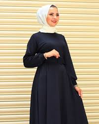فستان اسود للمحجبات لإطلالة أكثر رقي وفخامة 2022 | الراقية