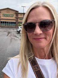 Amanda Simmers's Instagram, Twitter & Facebook