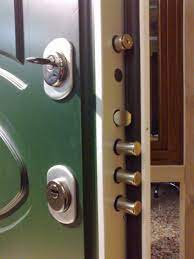 Il portoncino blindato ha 10 punti d'ancoraggio e dispone di una serratura securemme, doppio cilindro europeo modello tandem. Serrature Per Porte Blindate Cilindro Europeo Doppia Mappa Roma Laferpi