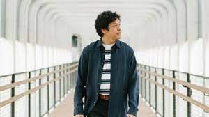 Ini yang adil bagimu tapi tak adil bagiku asal kau tahu dan harus tahu perhatianku tak ingatkah kamu. Lirik Lagu Secukupnya Hindia Kapan Terakhir Kali Kamu Dapat Tertidur Tenang Tak Perlu Memikirkan Tribun Jogja