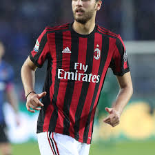 Aug 19, 2021 · locatelli was aware that his youth would be the main weapon to take over the world, and that the bad time in milan would remain as a vague memory if he showed on the field that he could be that elegant and subtle midfielder that everyone praised as a teenager. Manuel Locatelli Officially Gone To Sassuolo Was He Really Given A Chance To Shine At Ac Milan The Ac Milan Offside