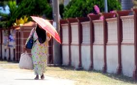 Cuaca panas yang berlaku ketika ini adalah fenomena biasa yang melanda negara berikutan penghujung monsun timur laut. Panas Tetapi Suhu Tidak Cecah 40 Darjah Celcius Kata Jabatan Meteorologi Free Malaysia Today Fmt