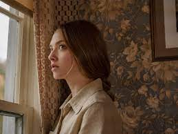 Amanda Seyfried Contends With Ghosts (and Marriage) in 'Things Heard &  Seen' 